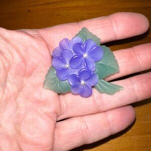 GRANDMA’S JEWELRY. FLOWER PIN. MUST BE BUNDLED